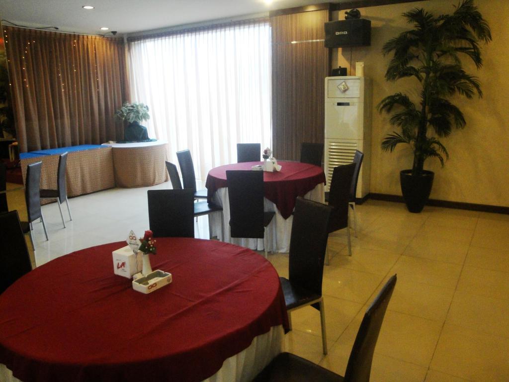 Imperial Hotel Kendari Екстер'єр фото