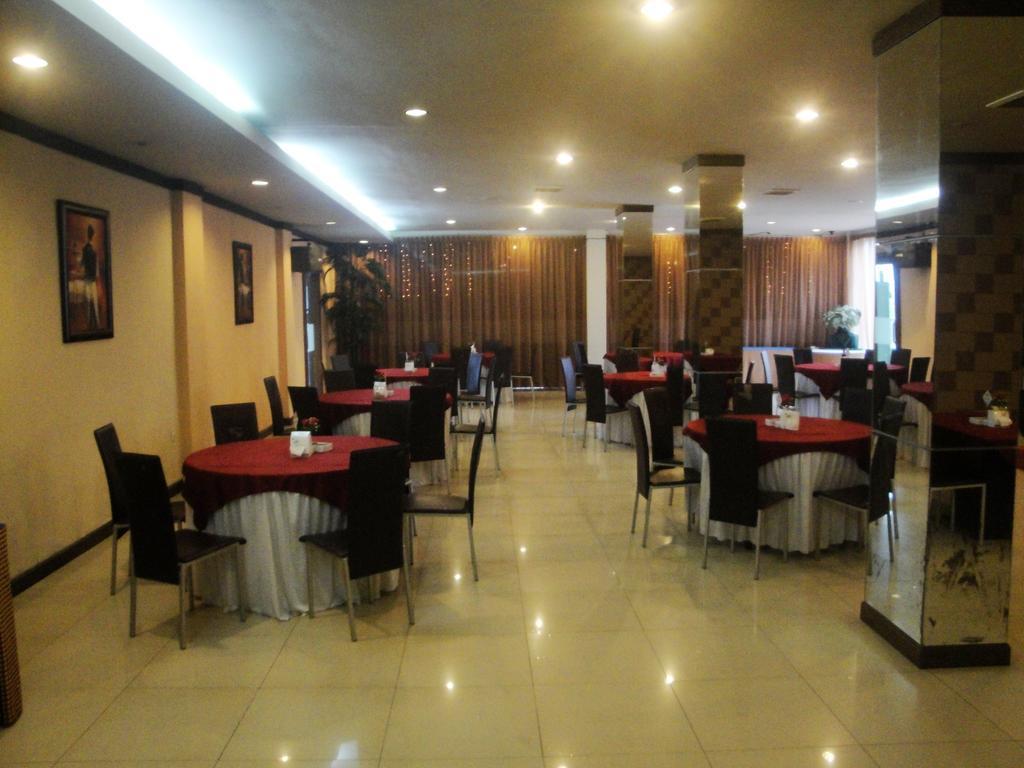 Imperial Hotel Kendari Екстер'єр фото