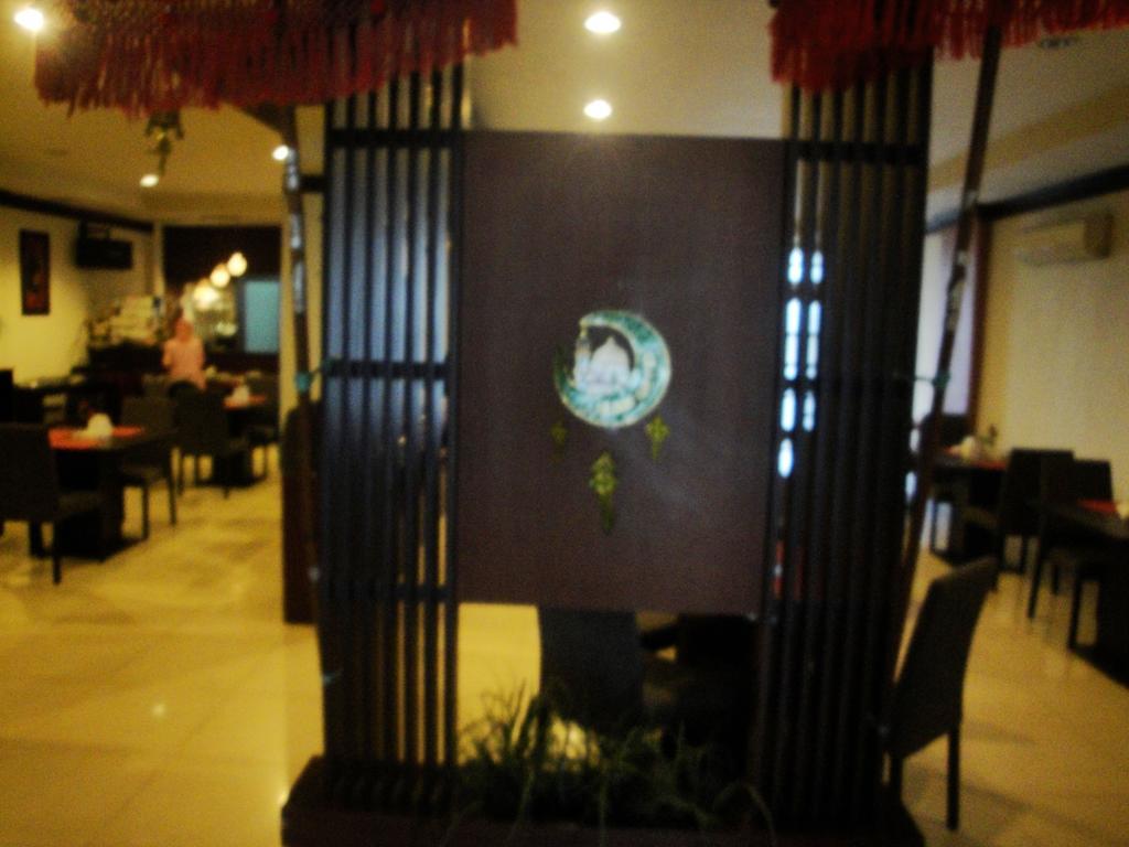 Imperial Hotel Kendari Екстер'єр фото