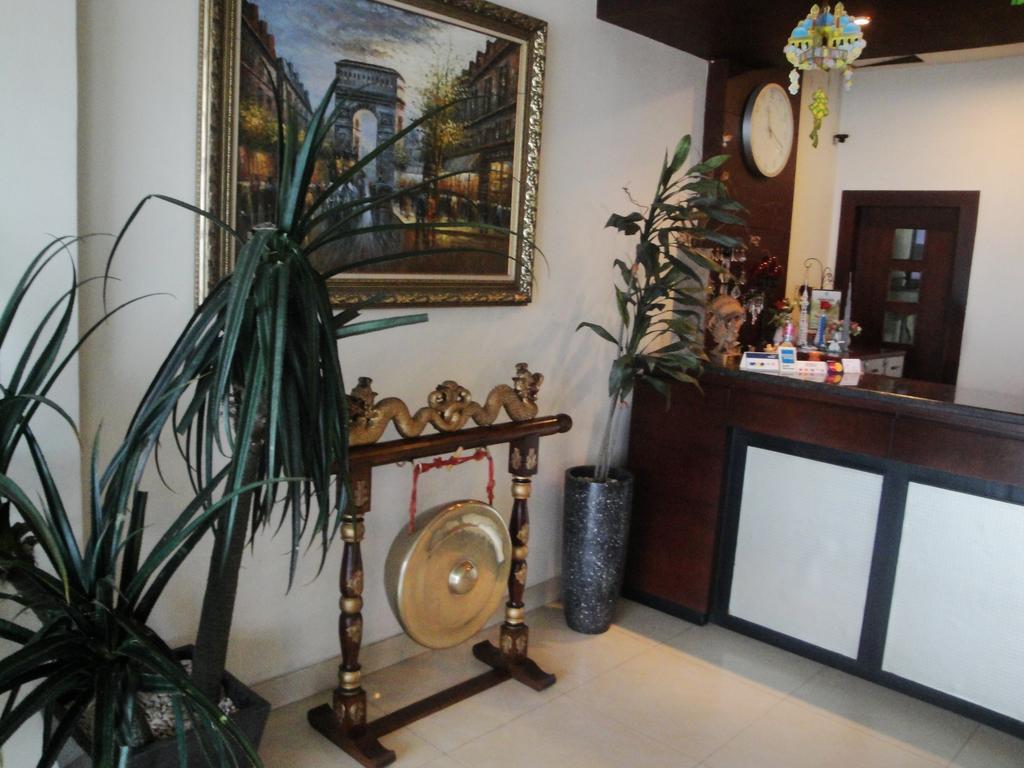 Imperial Hotel Kendari Екстер'єр фото