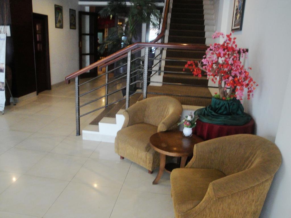 Imperial Hotel Kendari Екстер'єр фото