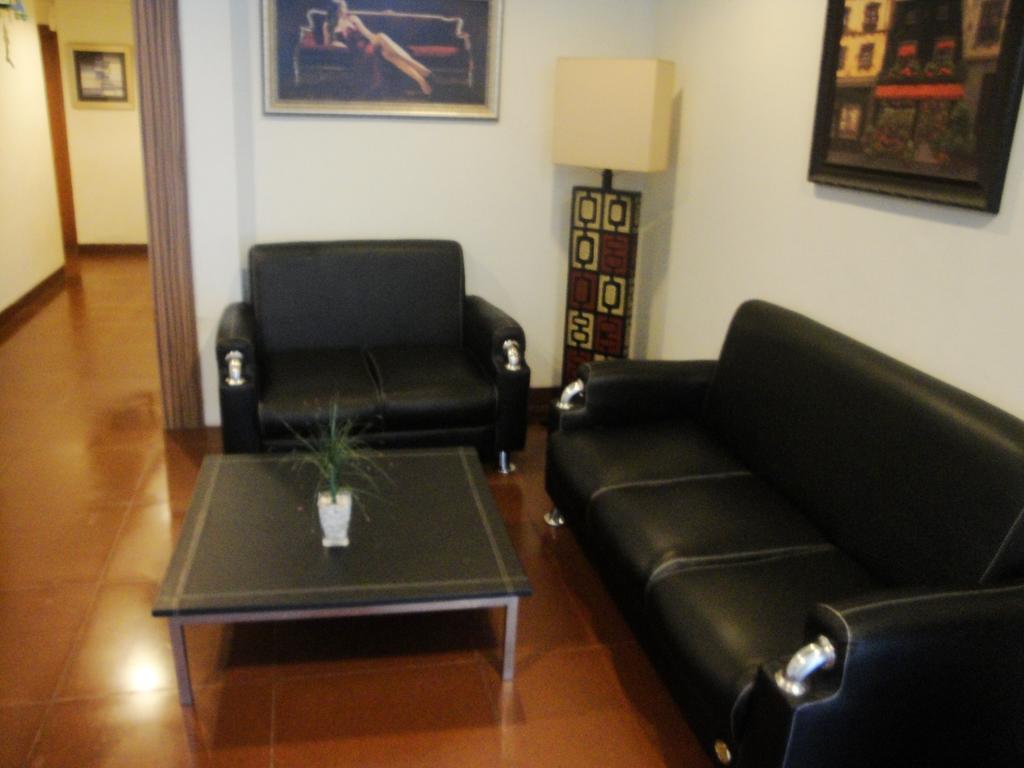Imperial Hotel Kendari Екстер'єр фото