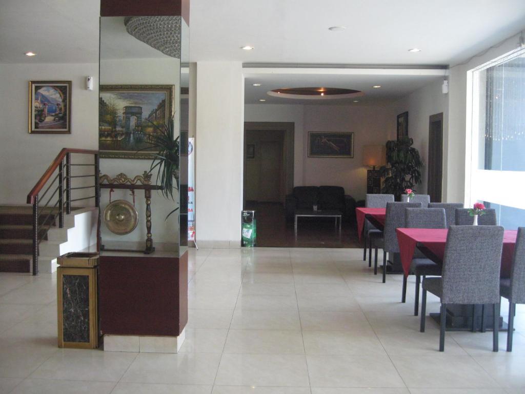 Imperial Hotel Kendari Екстер'єр фото