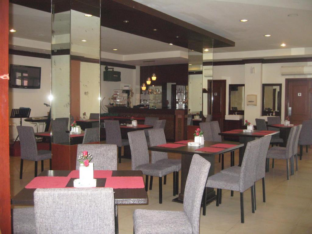 Imperial Hotel Kendari Екстер'єр фото