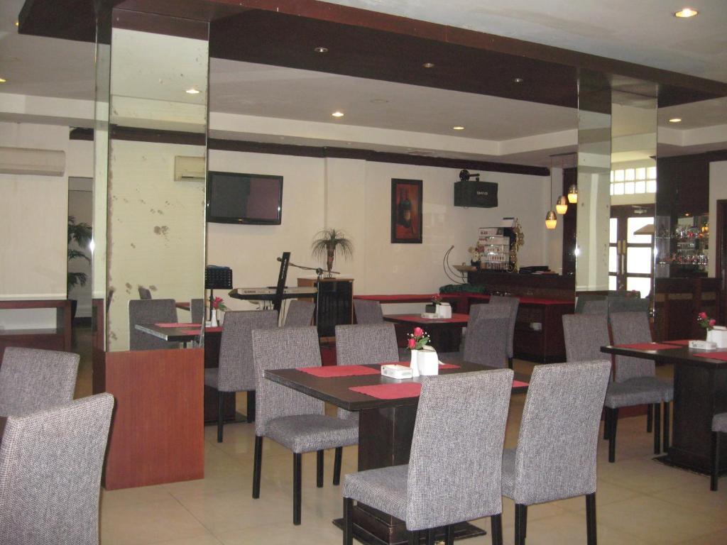 Imperial Hotel Kendari Екстер'єр фото