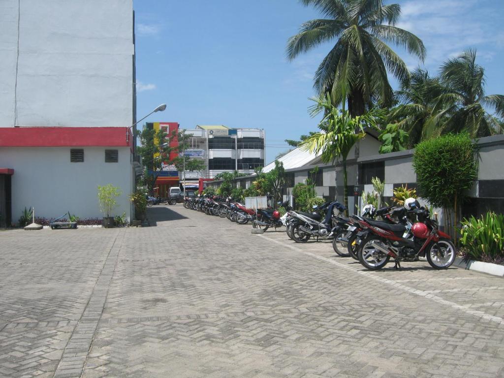 Imperial Hotel Kendari Екстер'єр фото